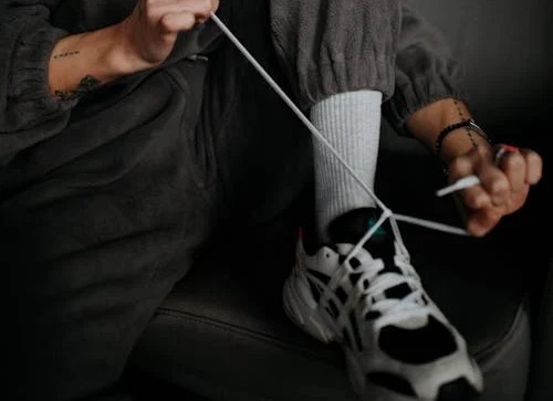 How to Whiten Shoelaces Without Bleach 3